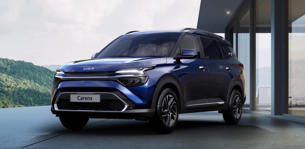 Discover the 2023 Kia Carens in a detailed review covering performance, safety, technology and design Find out why it stands out as one of the best MPVs of 2023