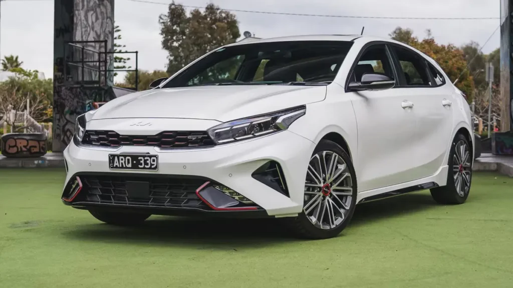 Discover the Kia Cerato 2023: A stylish, fuel-efficient sedan with modern features, offering comfort, safety, and a smooth driving experience for every journey.
